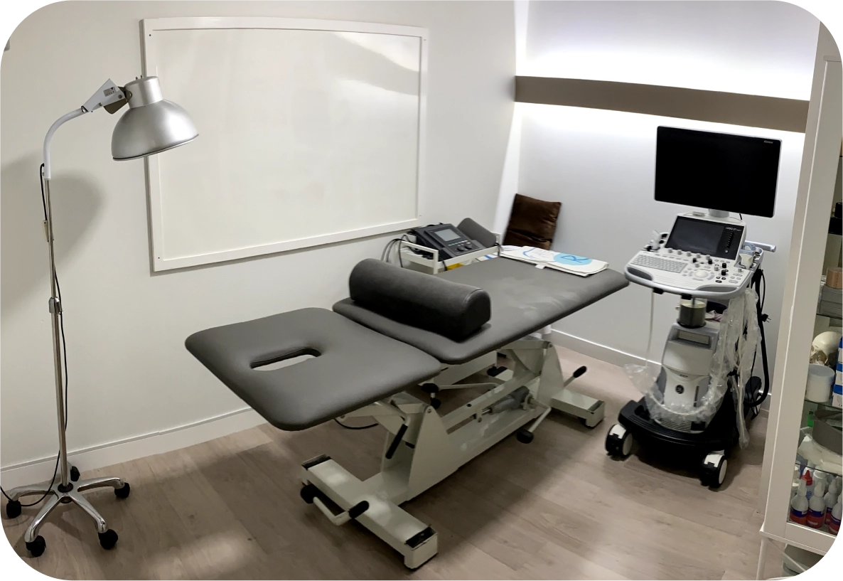Sala con ecógrafo